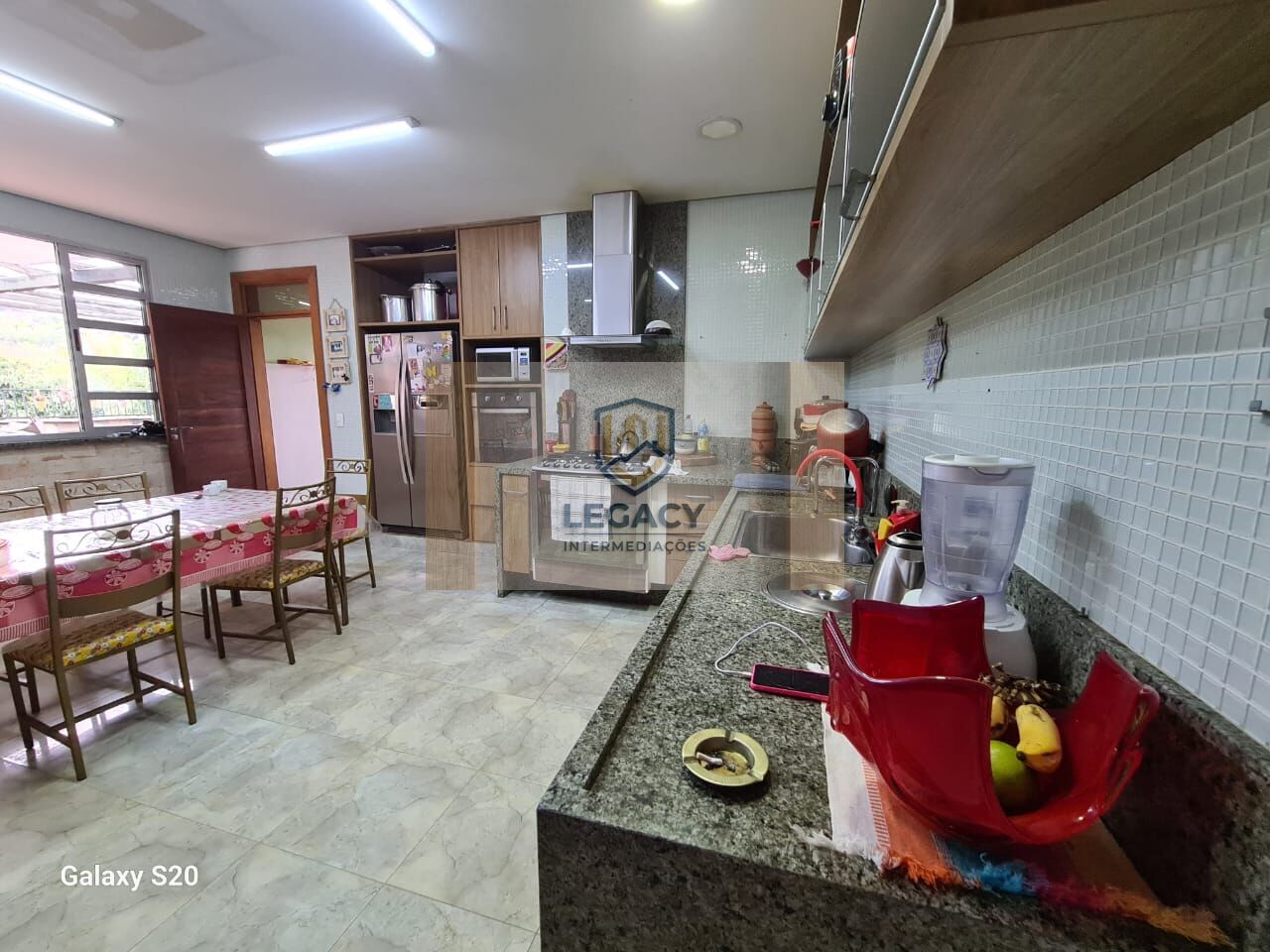 Casa em condomínio fechado com 3 Suítes, varanda e Jacuzzi