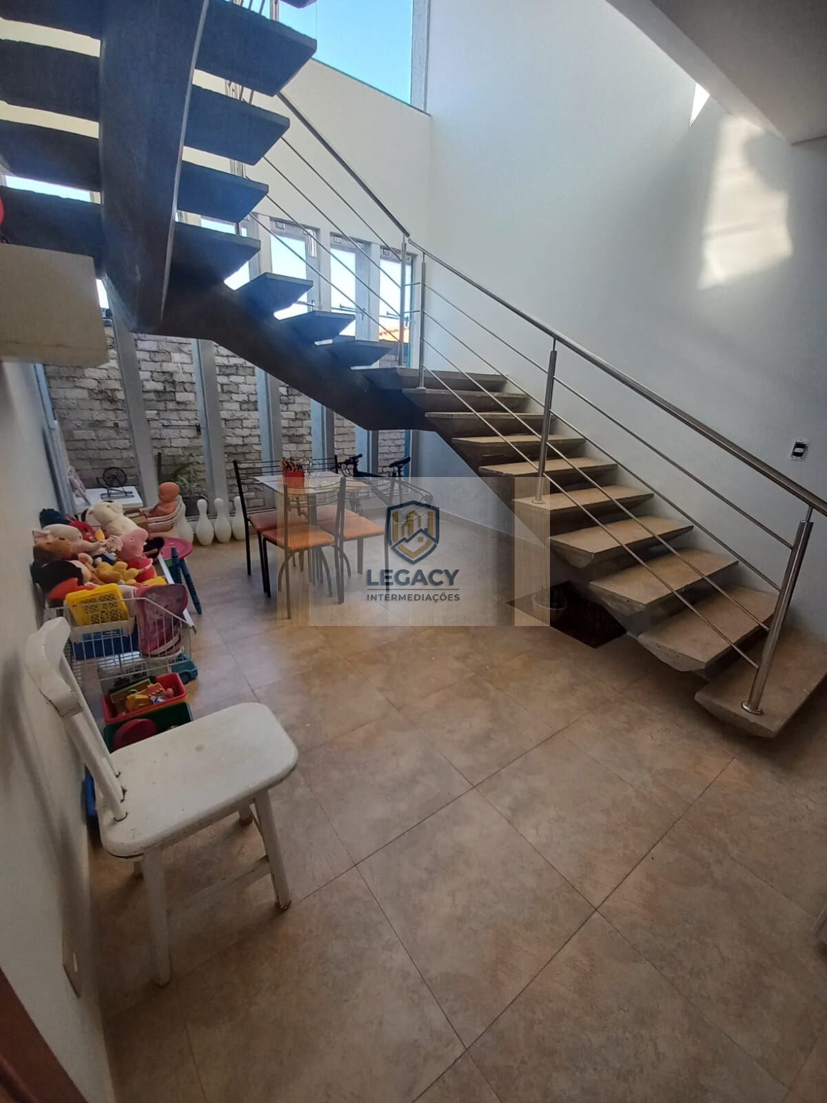 Casa em condomínio fechado com 3 Suítes, varanda e Jacuzzi