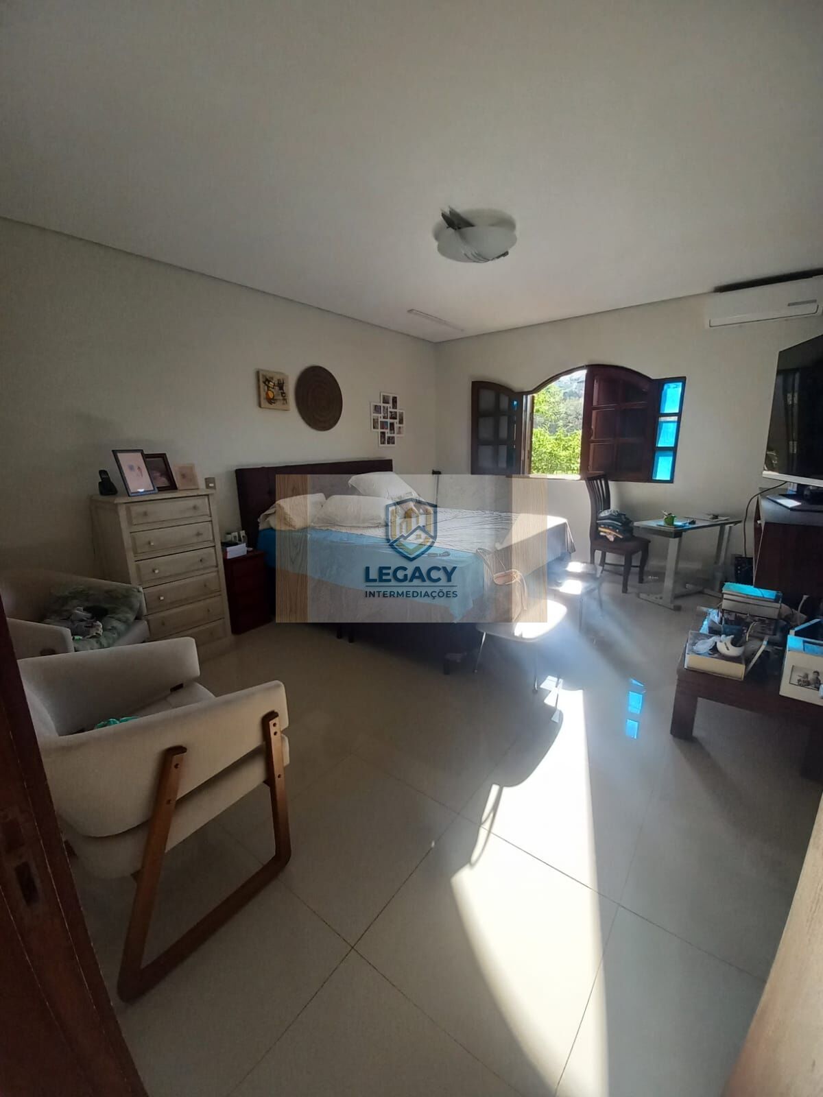Casa em condomínio fechado com 3 Suítes, varanda e Jacuzzi