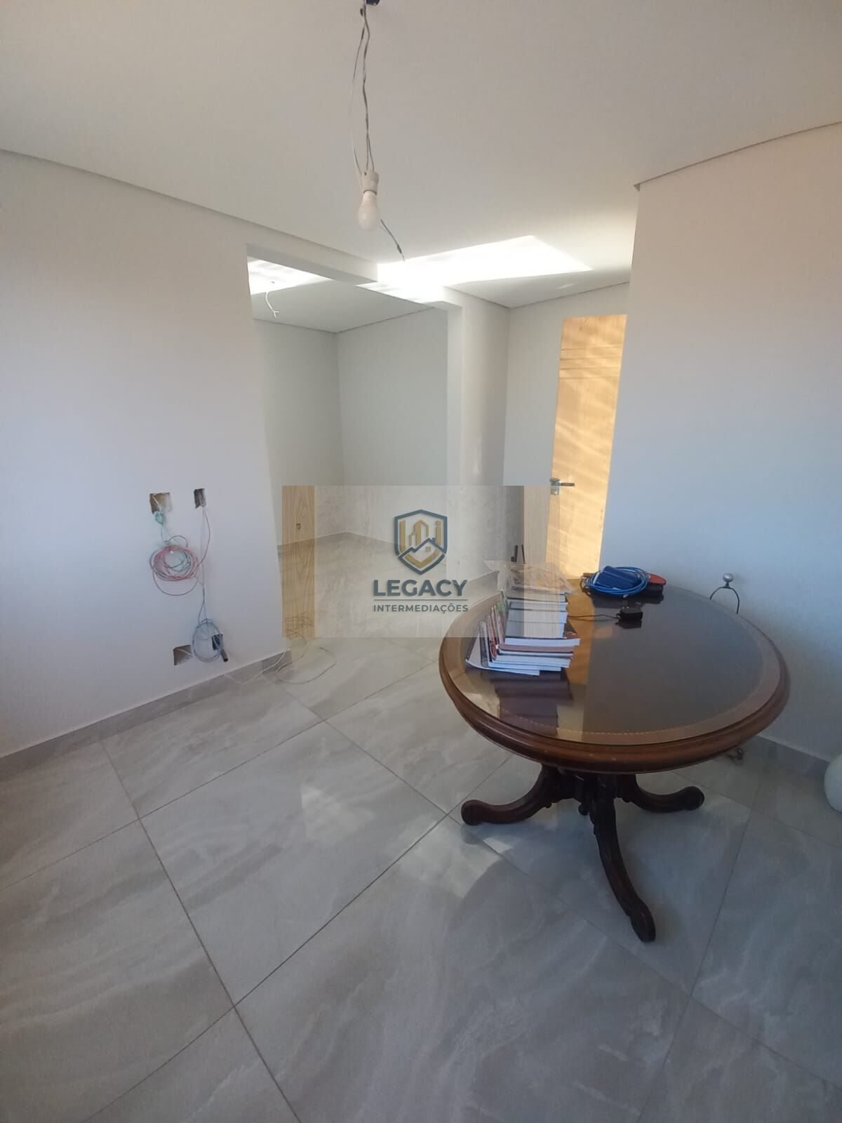 Casa em condomínio fechado com 3 Suítes, varanda e Jacuzzi