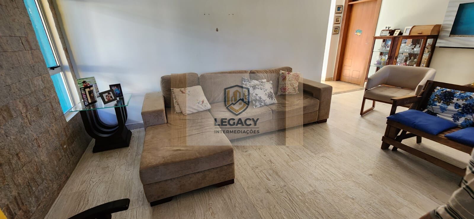 Casa em condomínio fechado com 3 Suítes, varanda e Jacuzzi