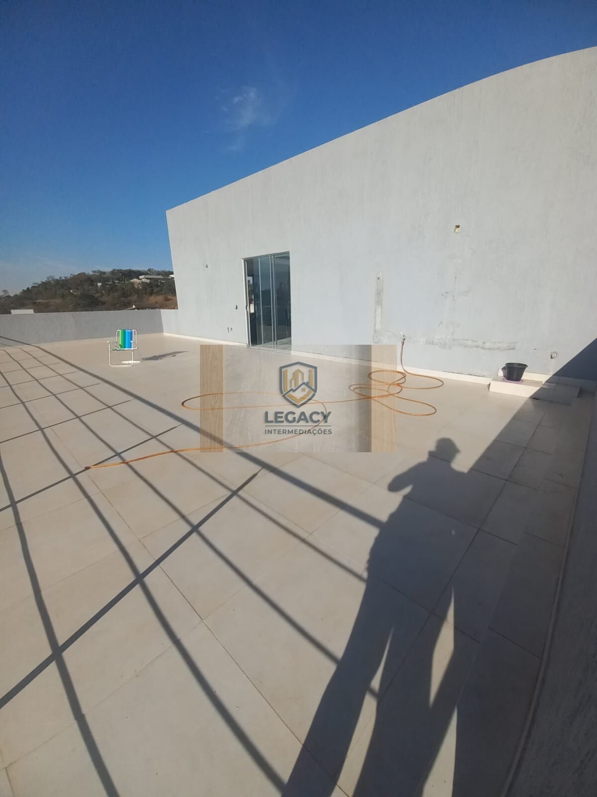 Casa em condomínio fechado com 3 Suítes, varanda e Jacuzzi