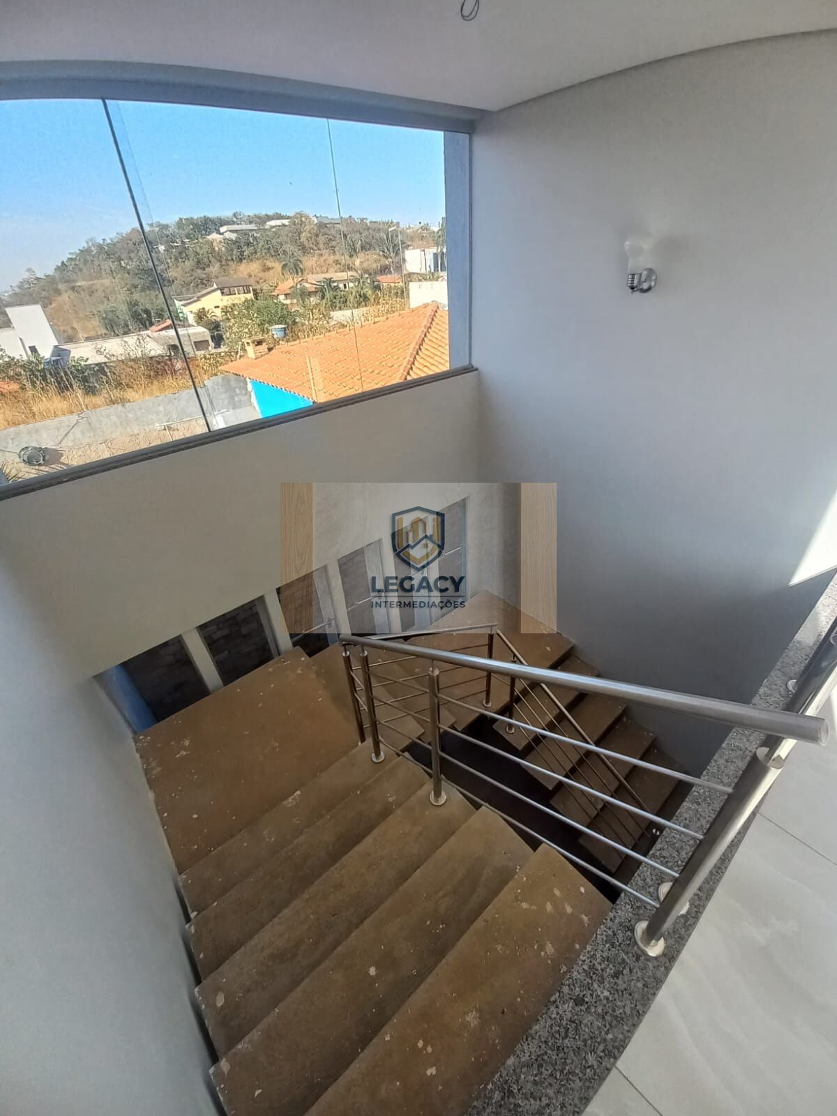Casa em condomínio fechado com 3 Suítes, varanda e Jacuzzi