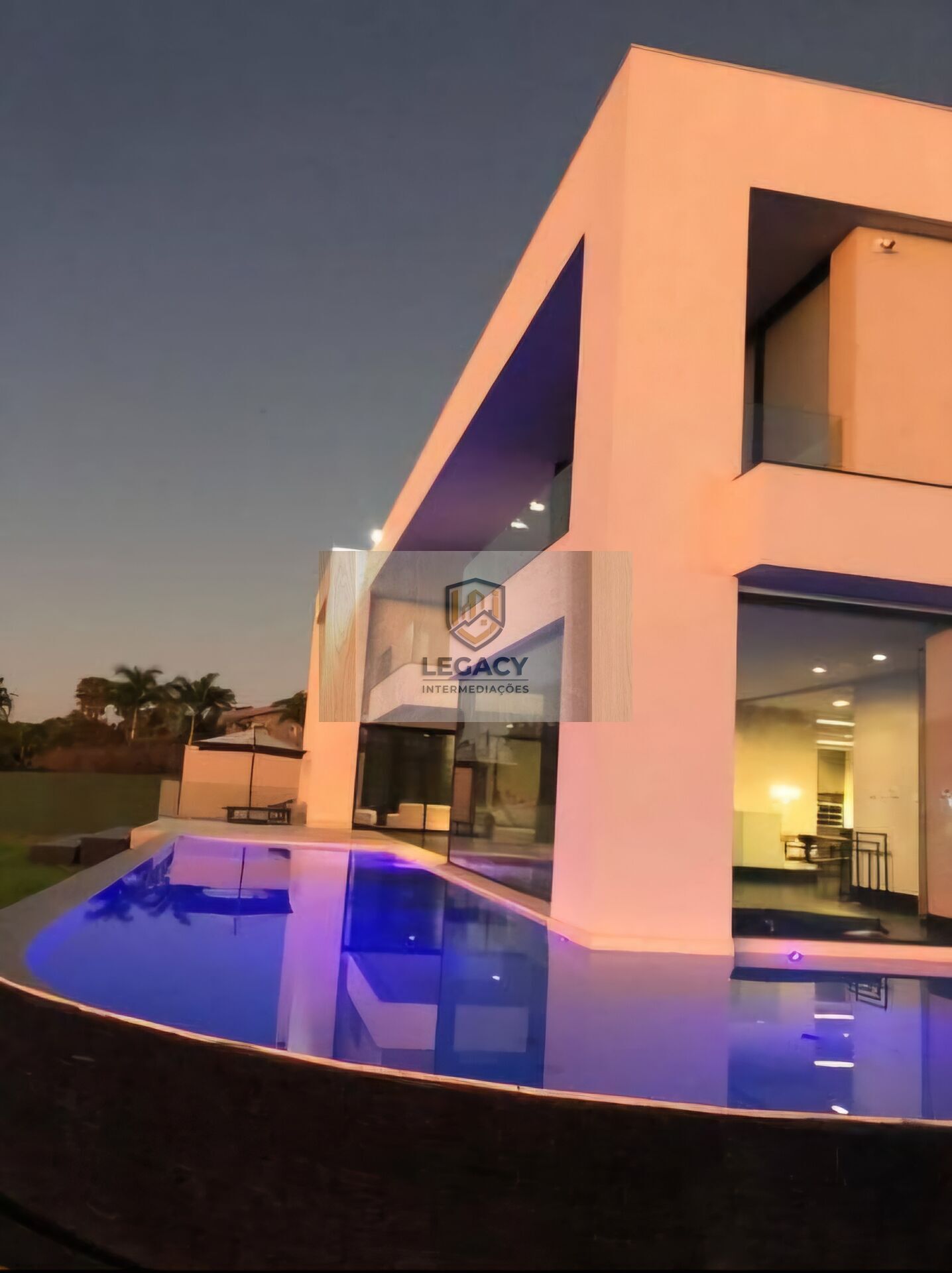 Casa Alto Padrão ponta de picolé Lago Sul