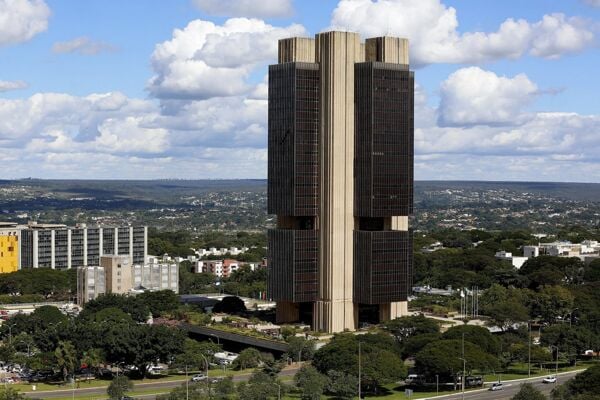 Projeções do Banco Central indicam que a Selic pode atingir cerca de 9 pontos ainda em 2024!