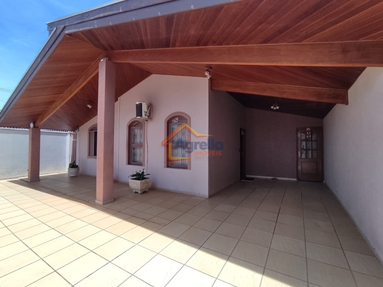Casa, 3 quartos, 211 m² - Foto 1