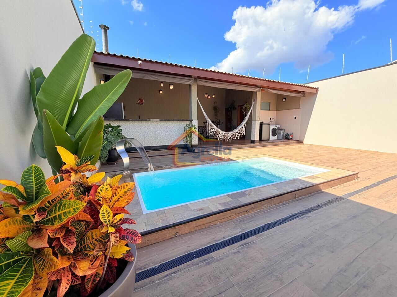 Casa, 2 quartos, 141 m² - Foto 1