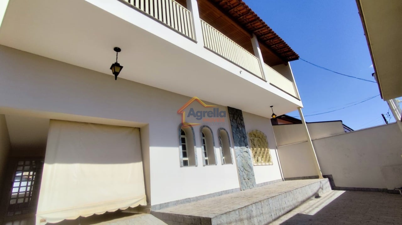 Casa, 4 quartos, 210 m² - Foto 1