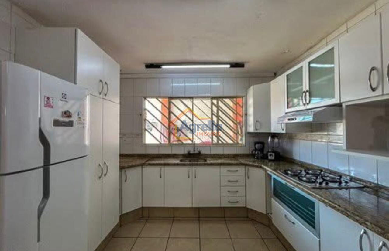 Casa, 3 quartos, 114 m² - Foto 1