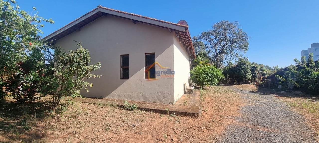 Sítio, 3 quartos, 423 m² - Foto 1