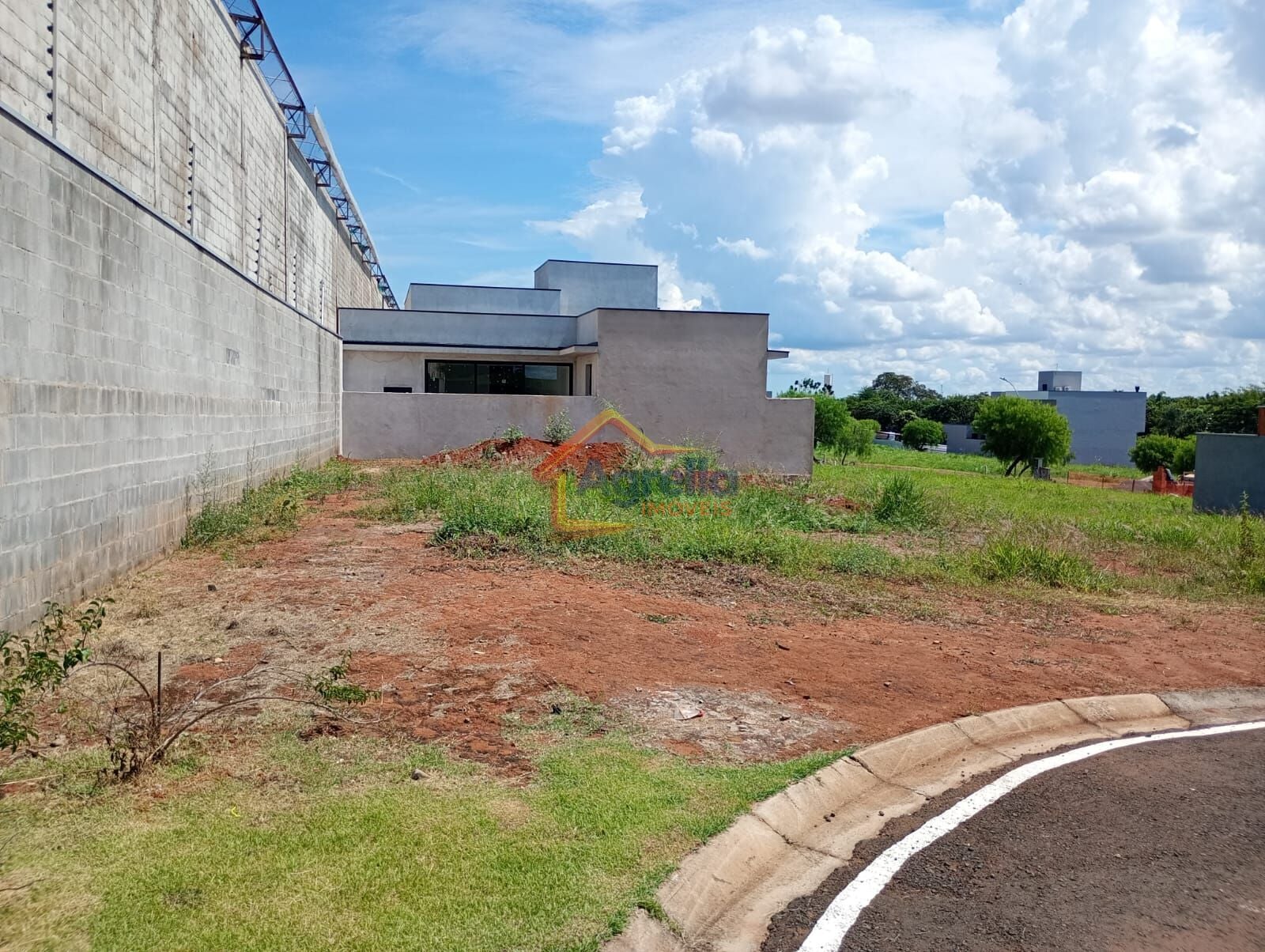 Terreno, 303 m² - Foto 1