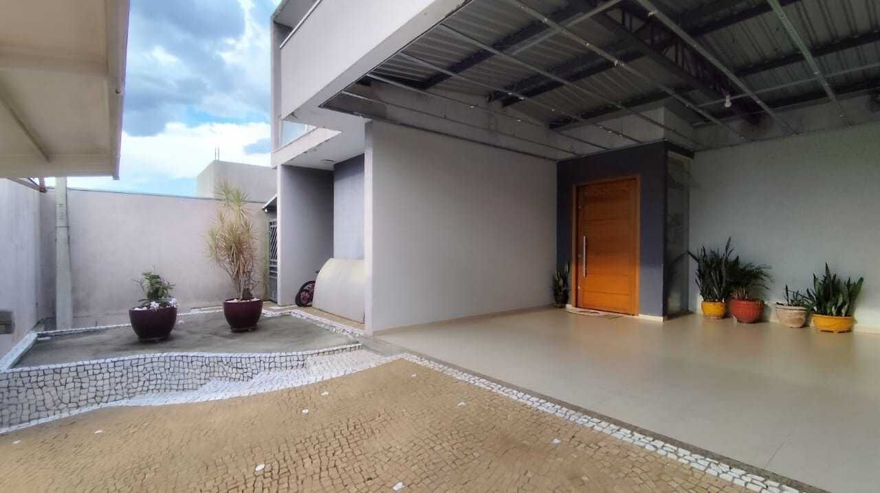 Sobrado, 4 quartos, 241 m² - Foto 1