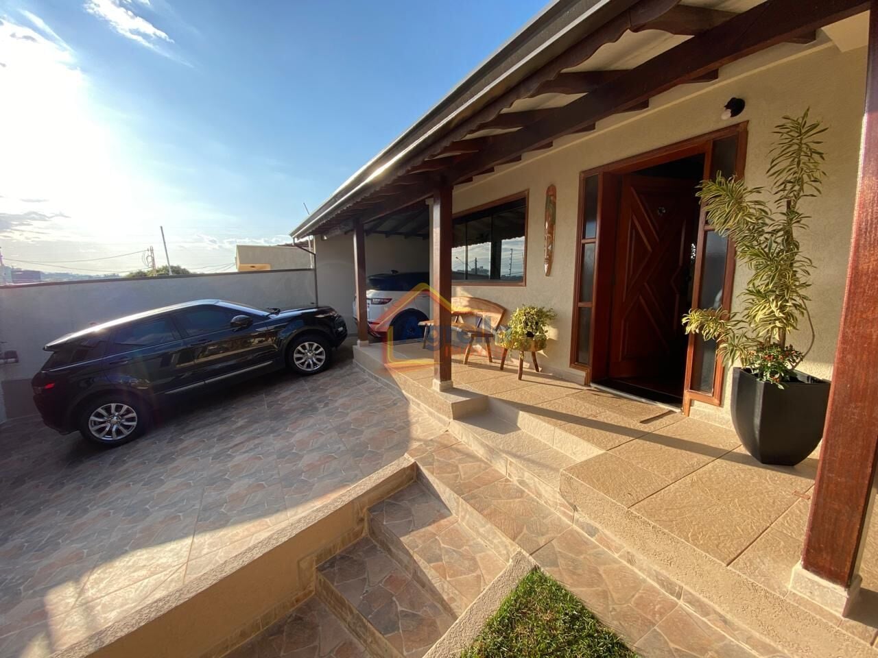 Casa, 4 quartos, 245 m² - Foto 1