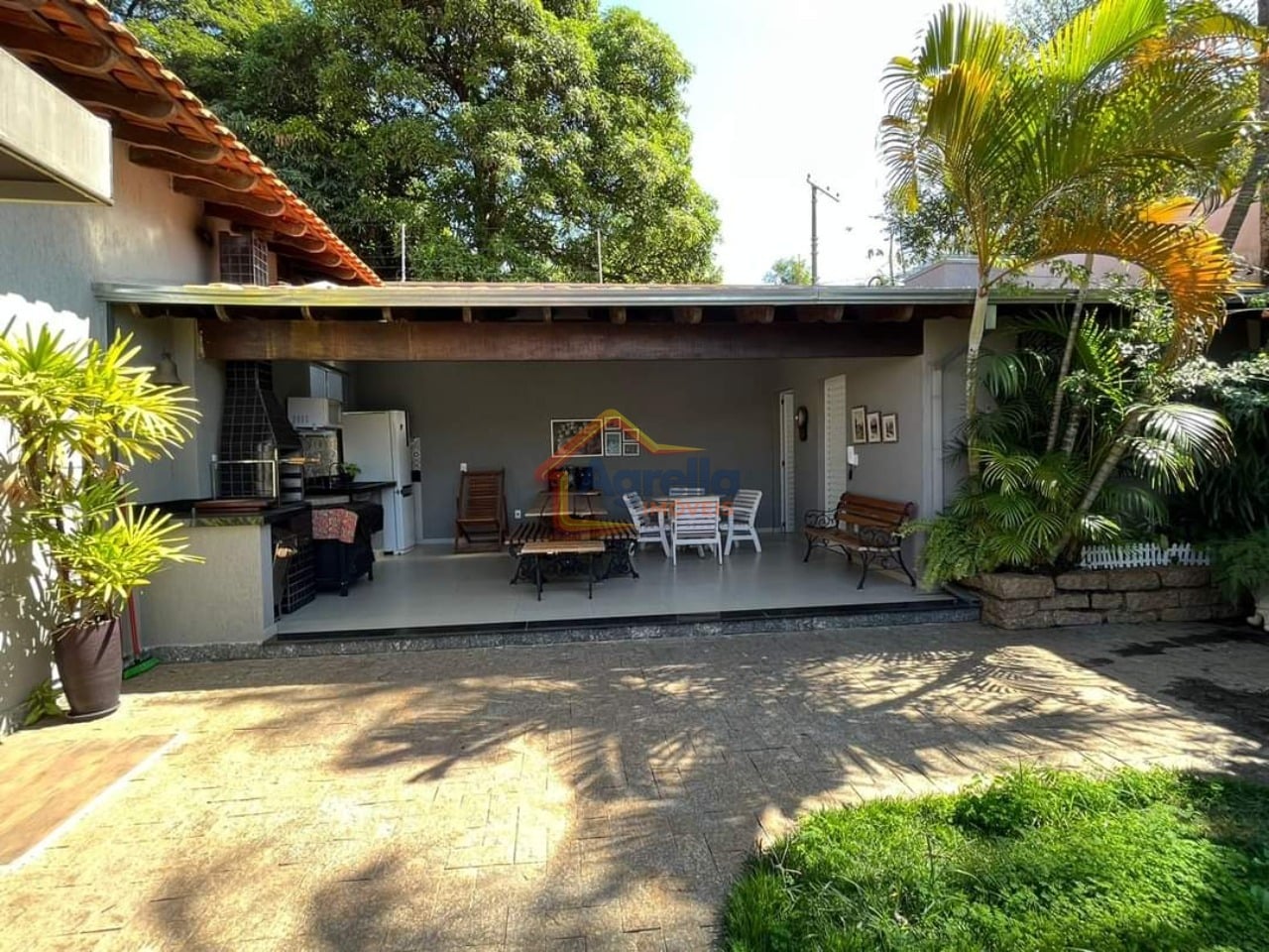 Casa, 3 quartos, 252 m² - Foto 1