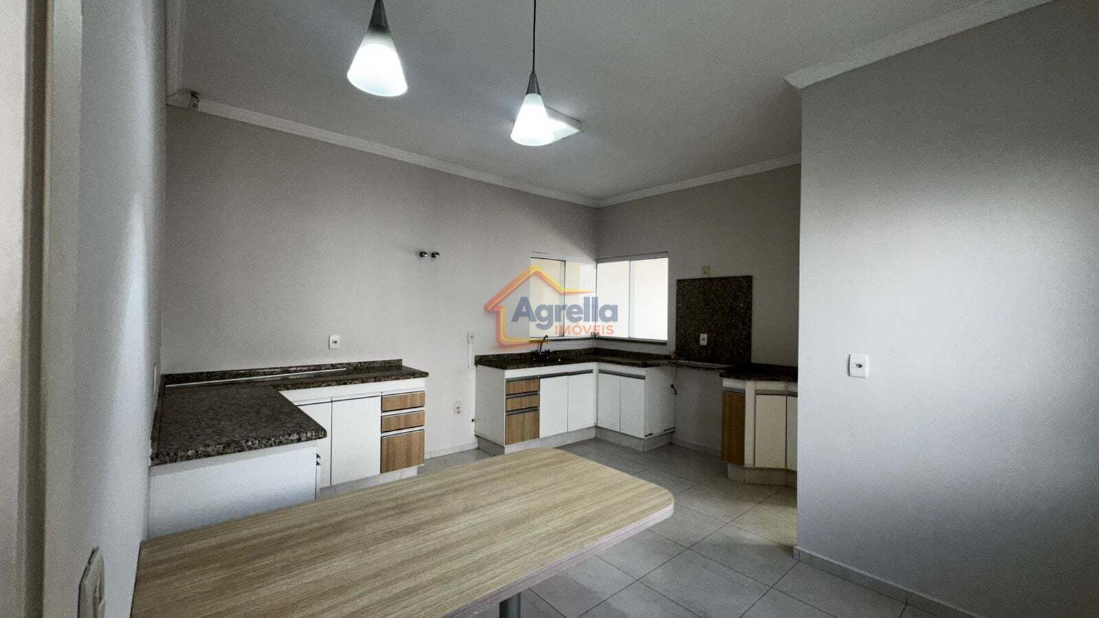Casa, 3 quartos, 253 m² - Foto 2