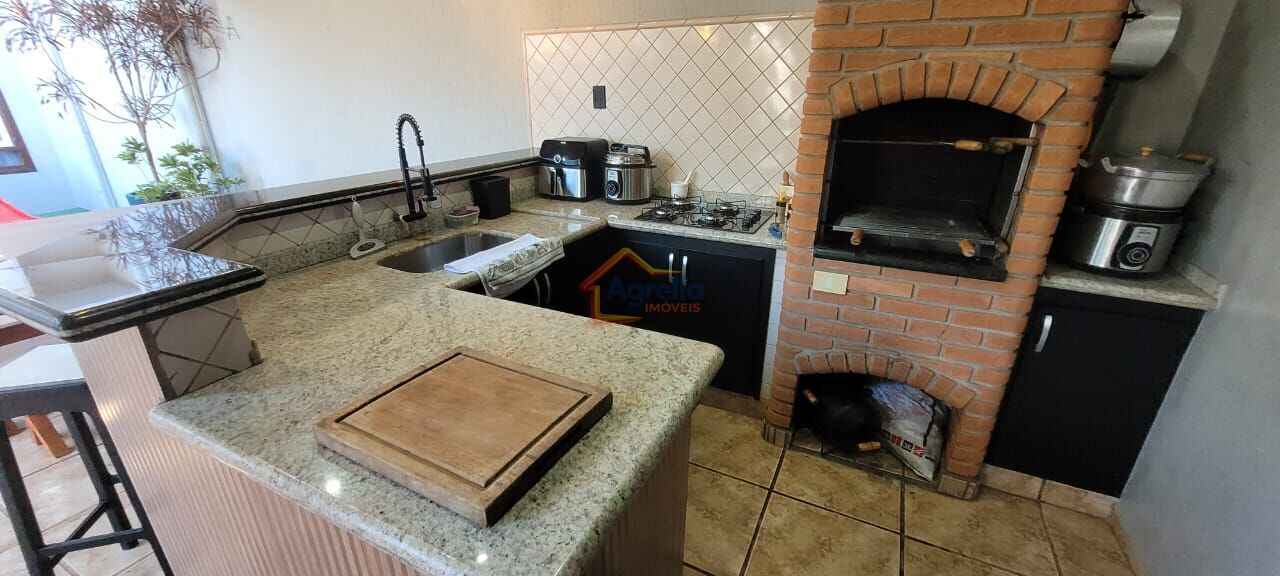Casa, 3 quartos, 243 m² - Foto 5