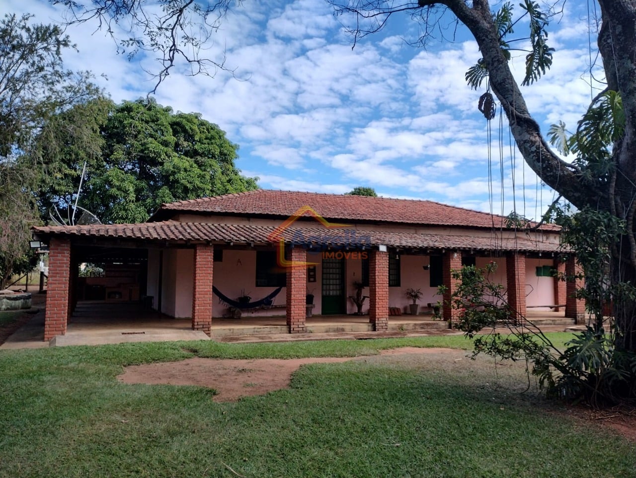 Chácara, 3 quartos, 320 m² - Foto 1
