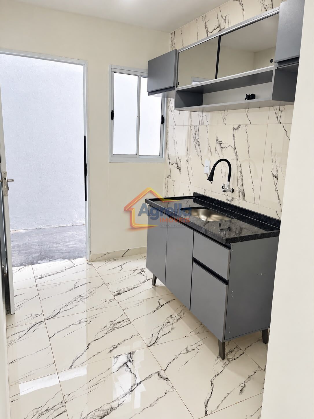 Casa, 2 quartos, 200 m² - Foto 1