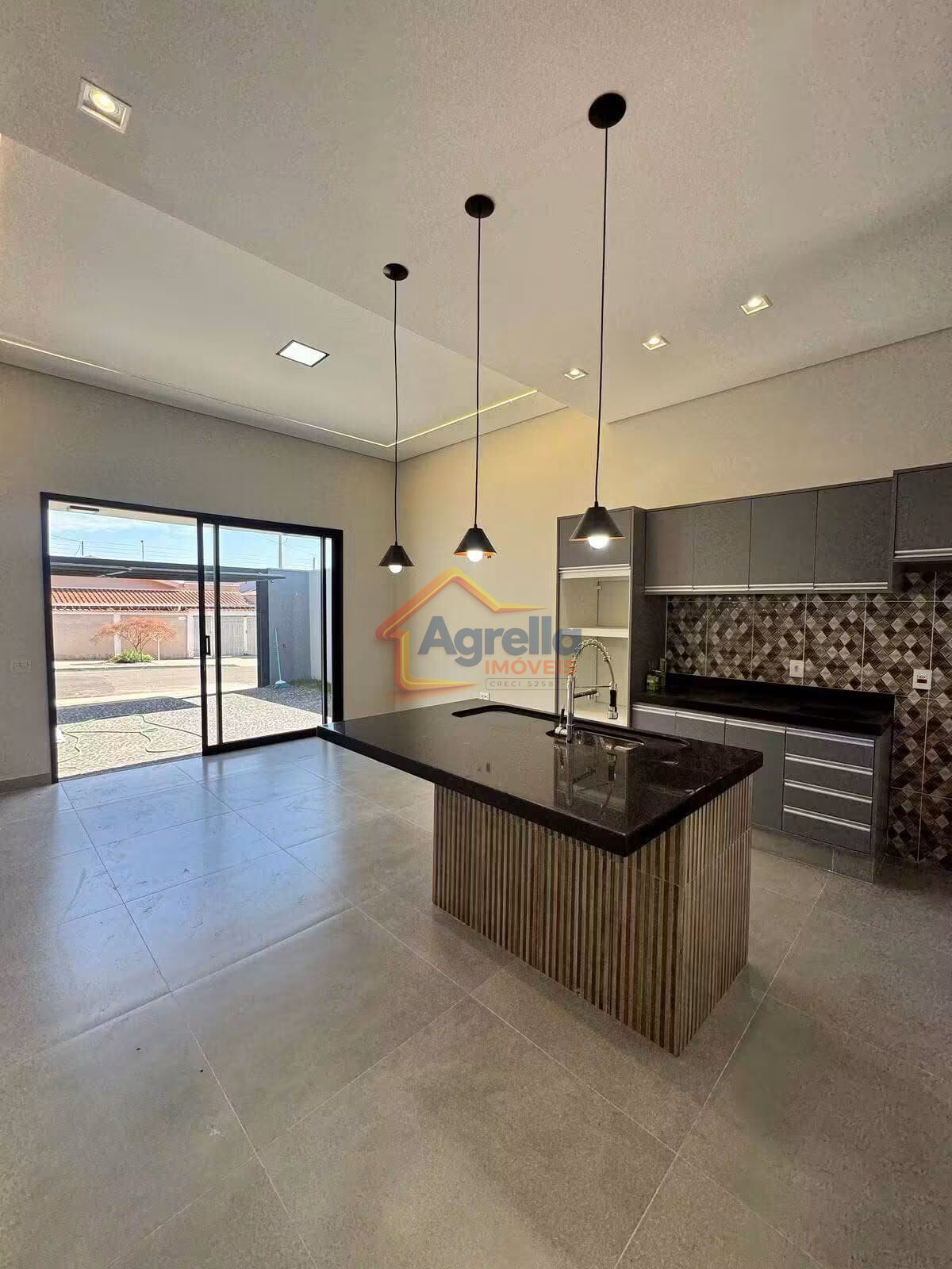 Casa, 2 quartos, 82 m² - Foto 1