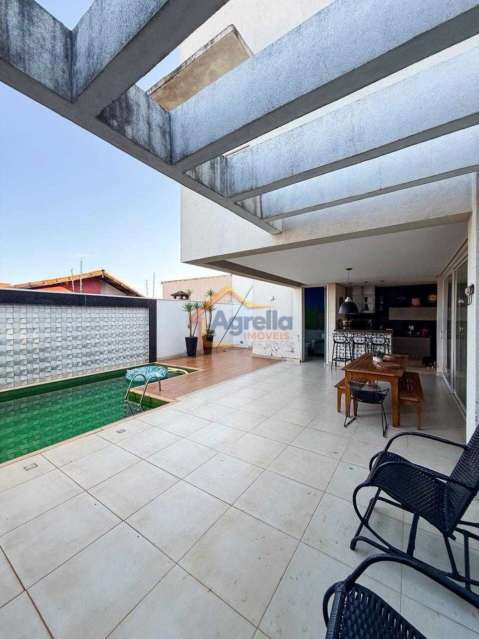 Sobrado, 3 quartos, 263 m² - Foto 2
