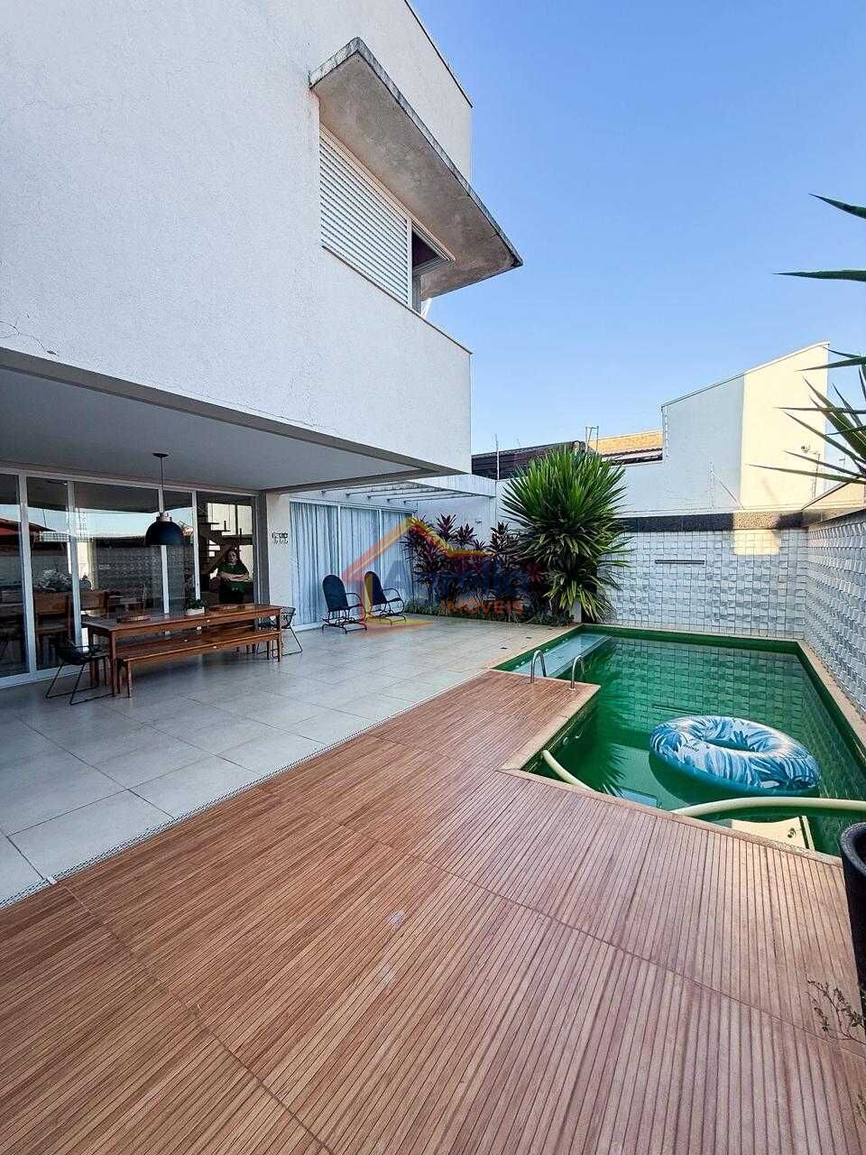 Sobrado, 3 quartos, 263 m² - Foto 1