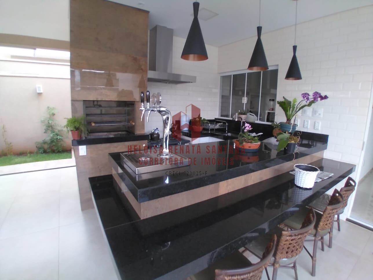 Casa com 3 quartos à venda, 242m² — foto 4 de 5