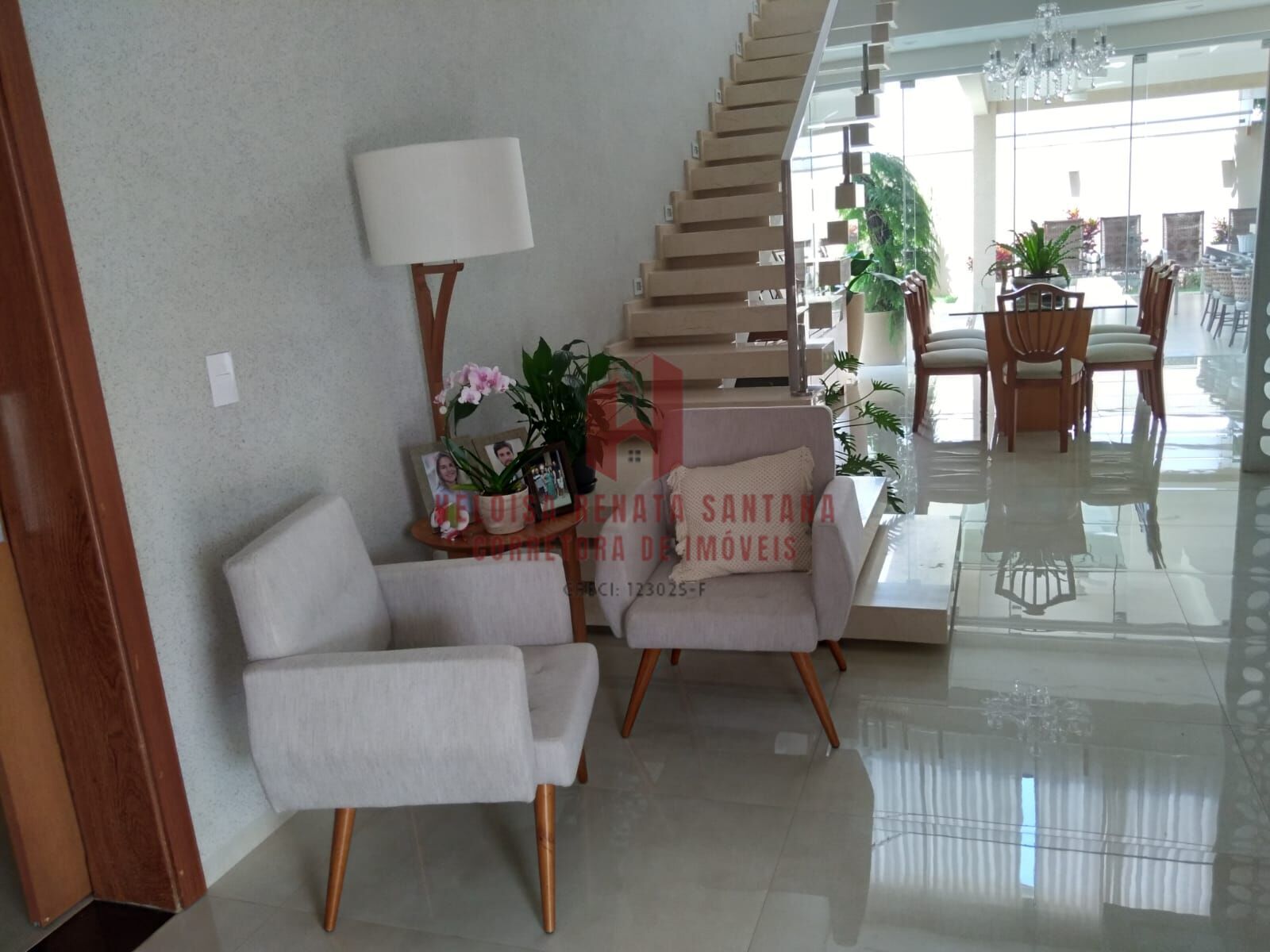 Casa com 3 quartos à venda, 242m² — foto 5 de 5