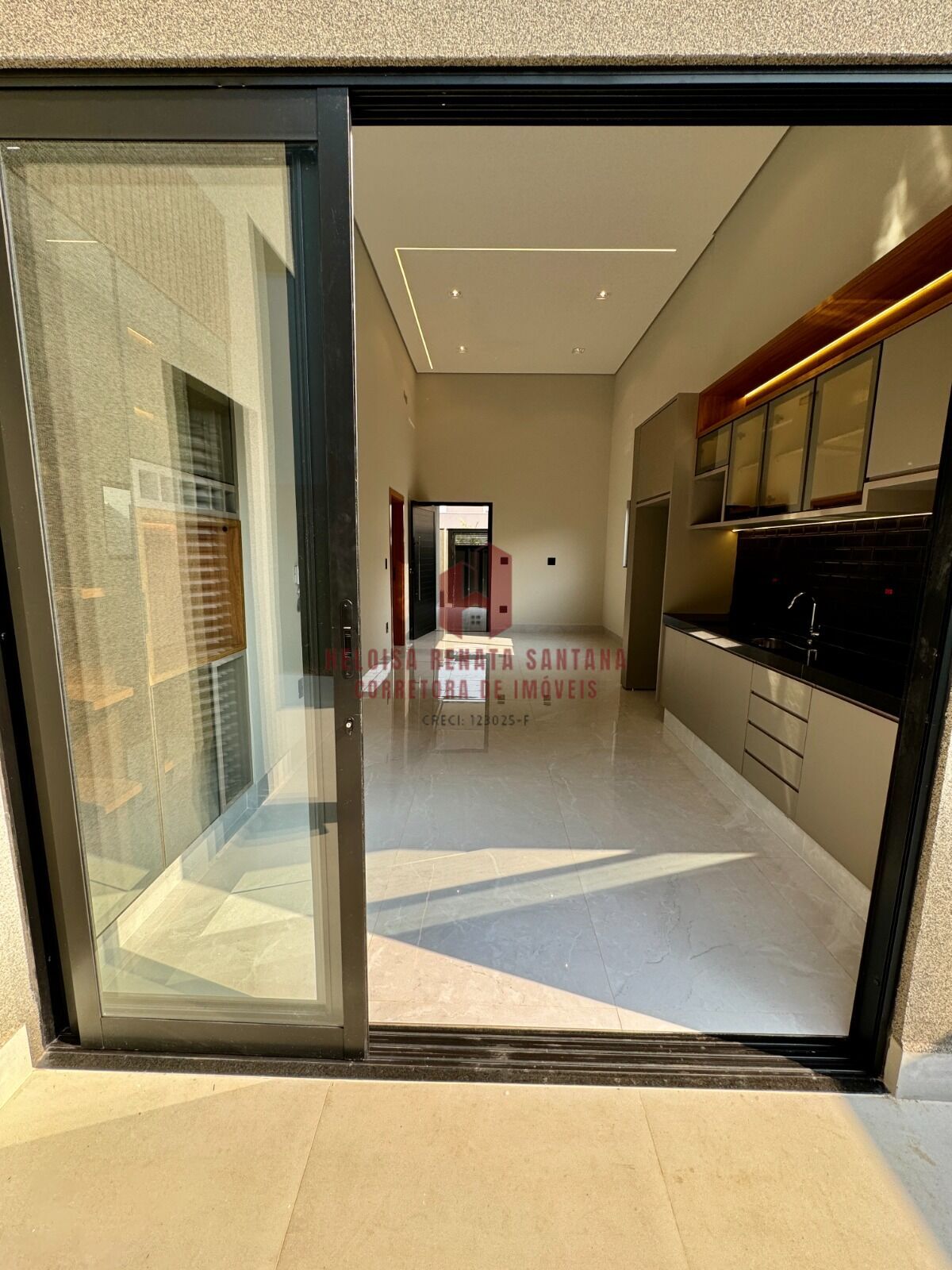 Casa com 3 quartos à venda, 102m² — foto 8 de 24