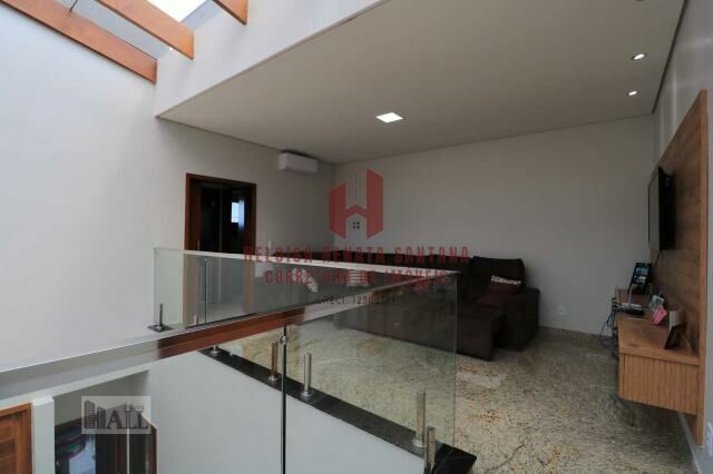 Casa de Condomínio com 4 quartos à venda, 250m² — foto 8 de 32