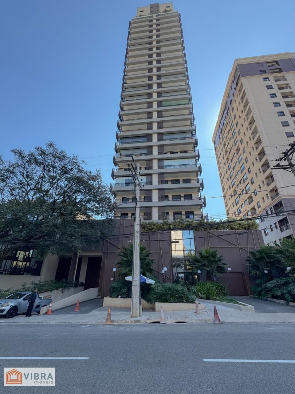 Apartamento para alugar no bairro Dezoito do Forte Empresarial/Alphaville. em Barueri/SP