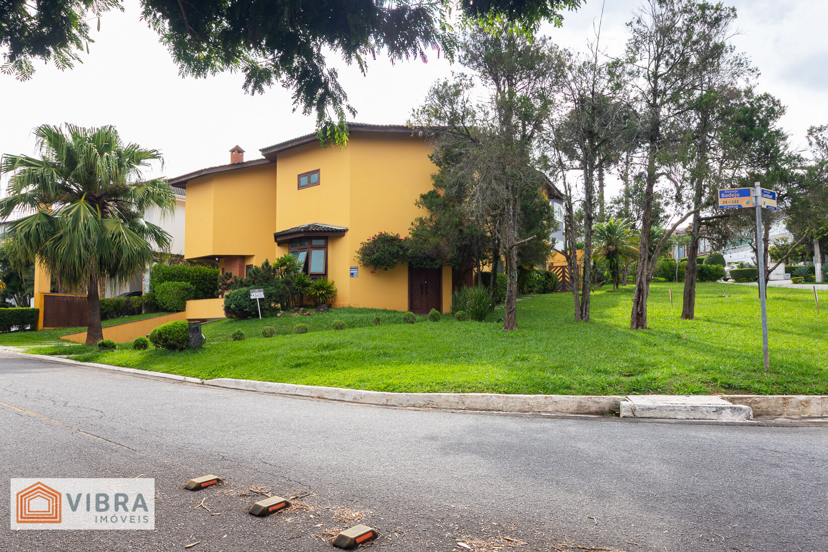 Casa à venda no bairro Alphaville em Santana de Parnaíba/SP