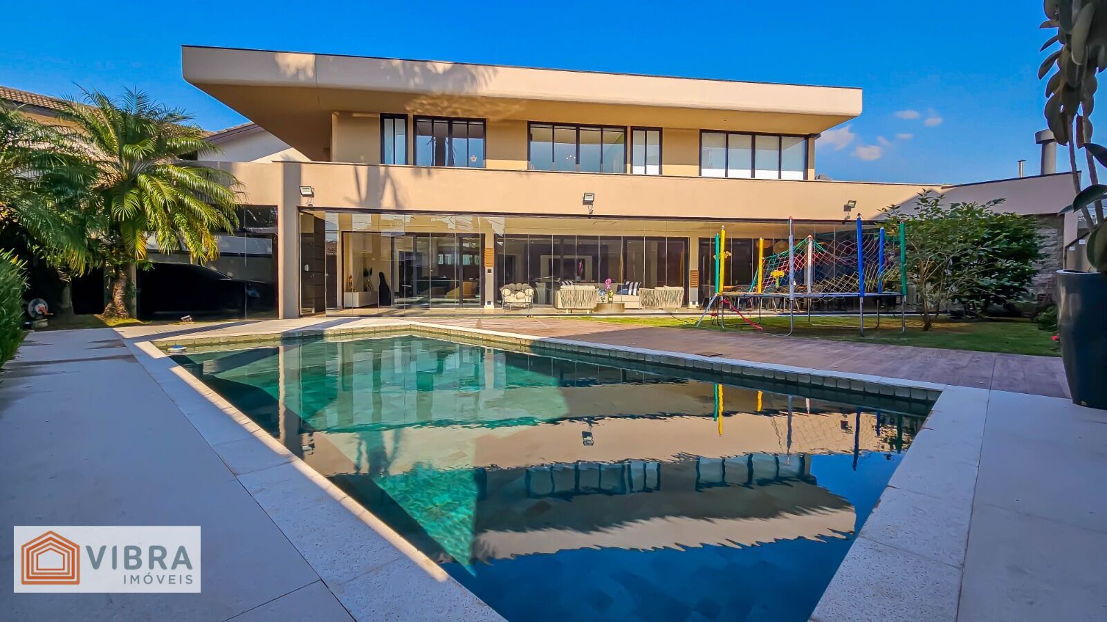 Casa à venda no bairro Alphaville em Santana de Parnaíba/SP