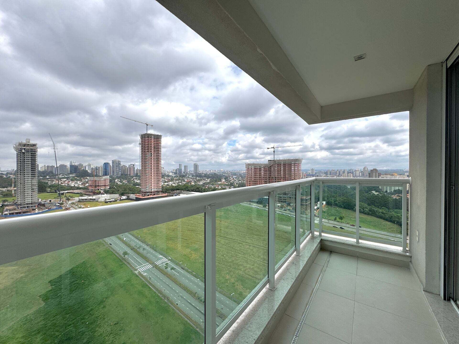 Apartamento para alugar no bairro Alphaville em Barueri/SP