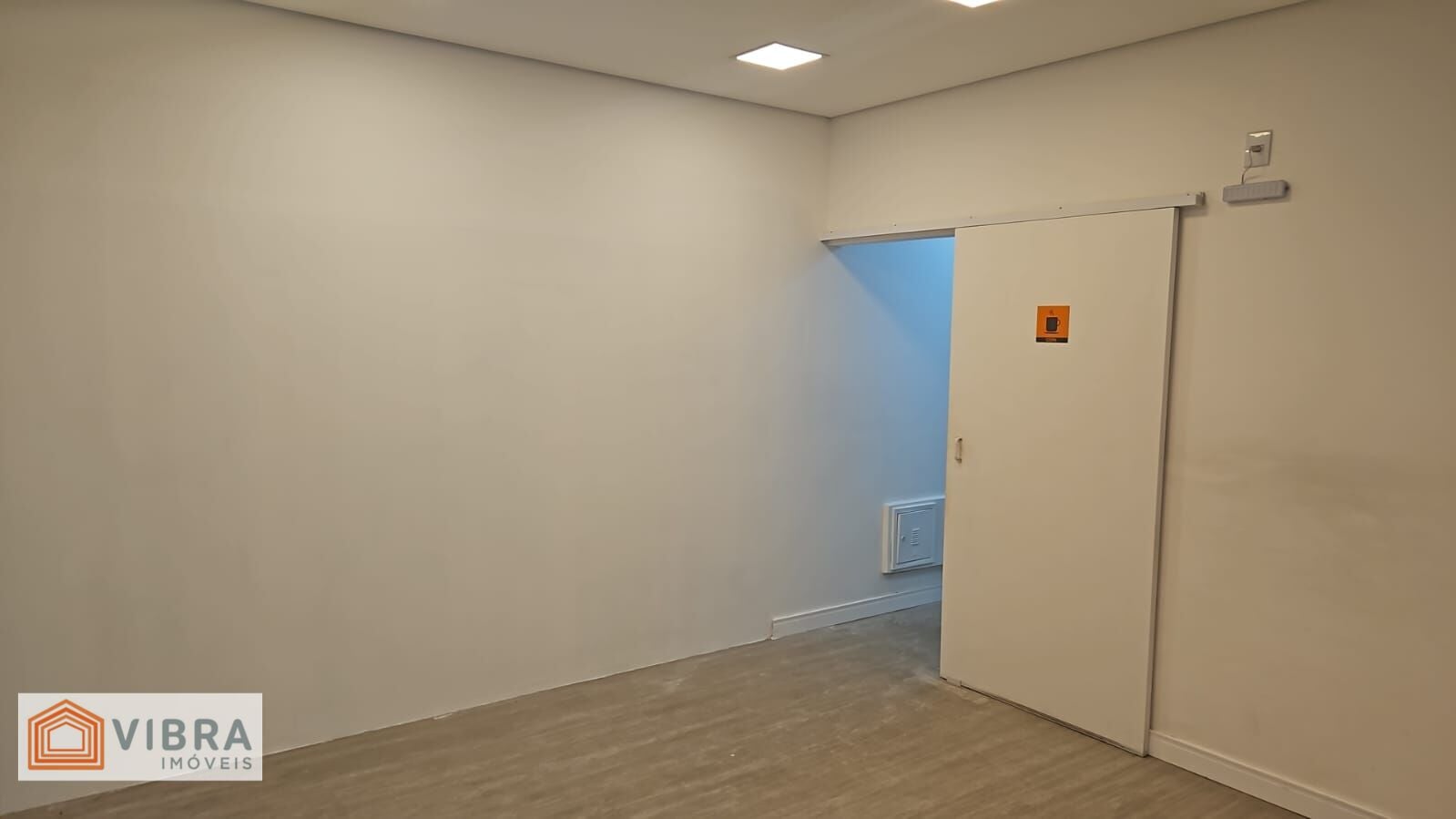 Foto 4 de Sala comercial para alugar no Edifício Centro Empresarial Araguaia II - Alphaville