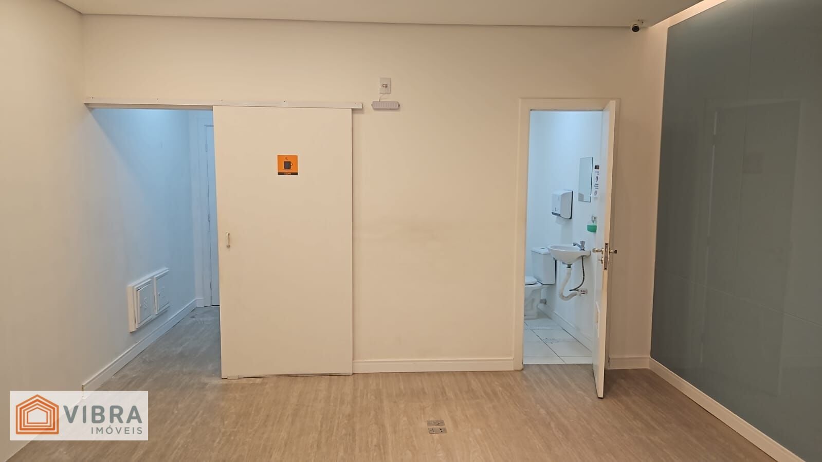 Foto 2 de Sala comercial para alugar no Edifício Centro Empresarial Araguaia II - Alphaville