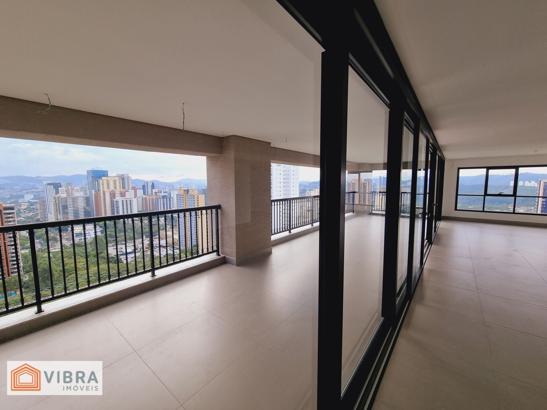 Foto 2 de Apartamento Alto Padrão à Venda no Edifício Oiapoque - Alphaville