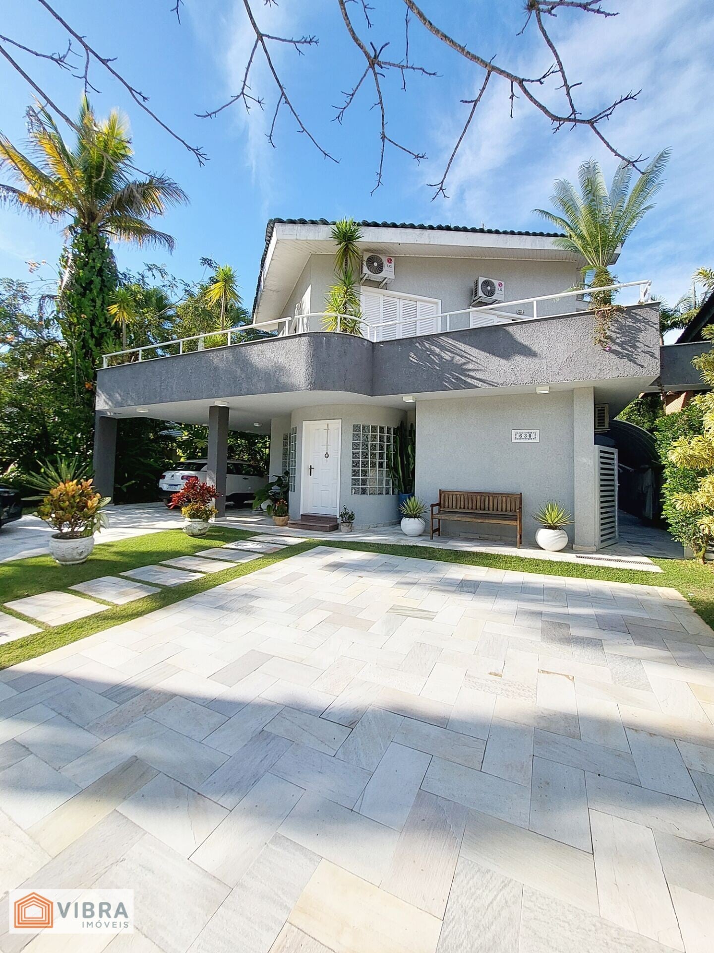 Casa Alto Padrão à Venda no Residencial Riviera de São Lourenço