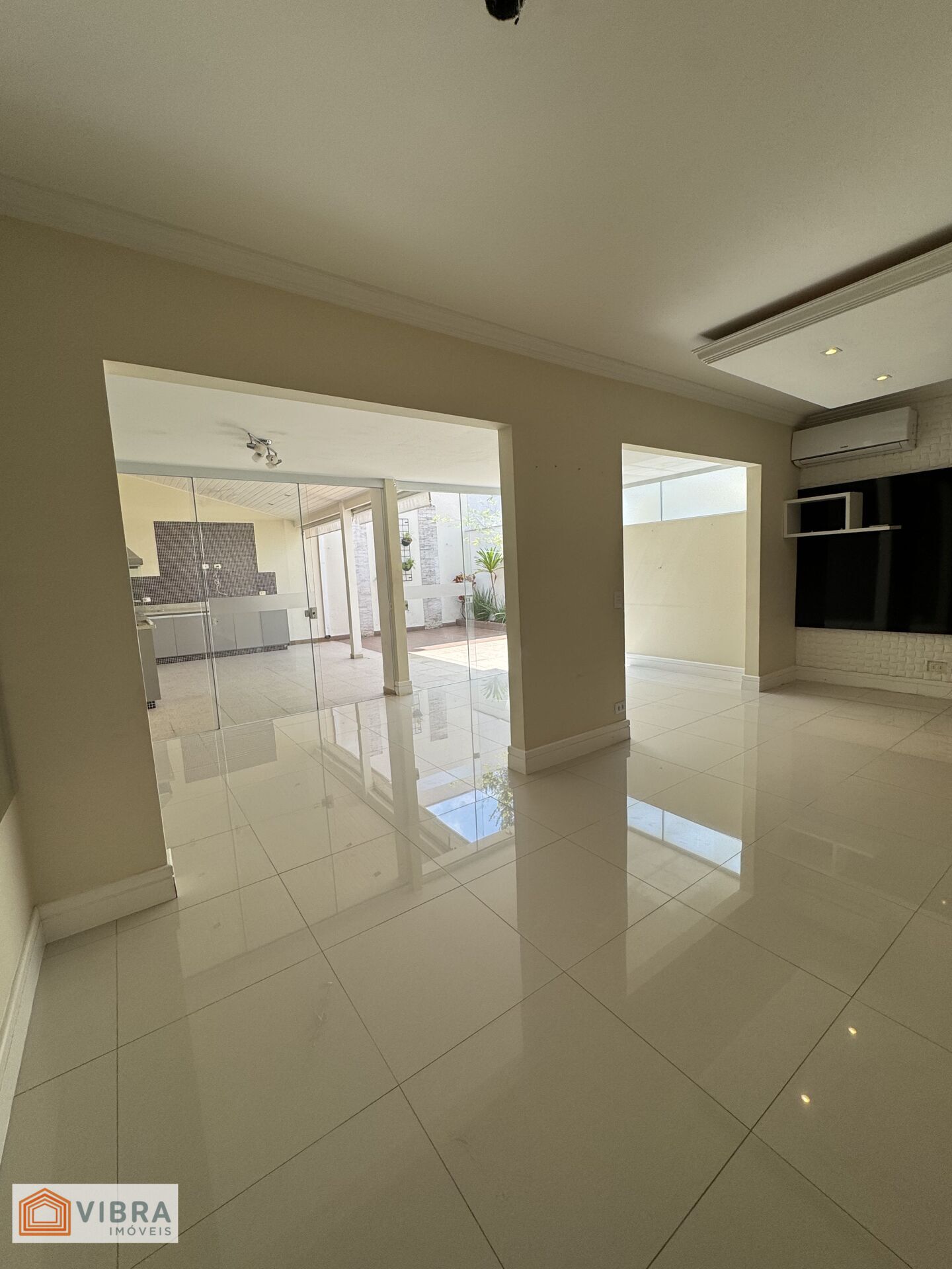 Foto 5 de Casa à venda TAMBORÉ 5