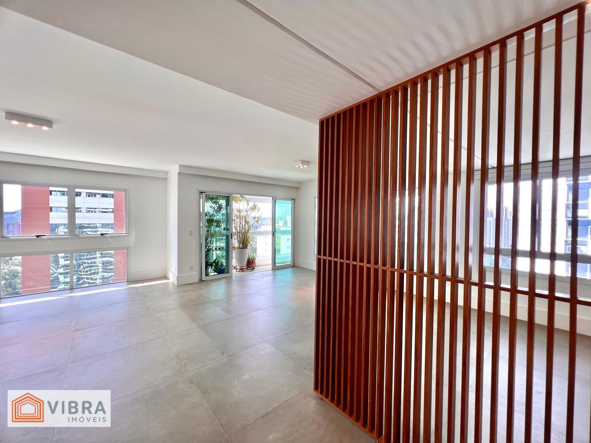 Foto 4 de Apartamento Alto Padrão à venda no Condomínio Vogue - Alphaville