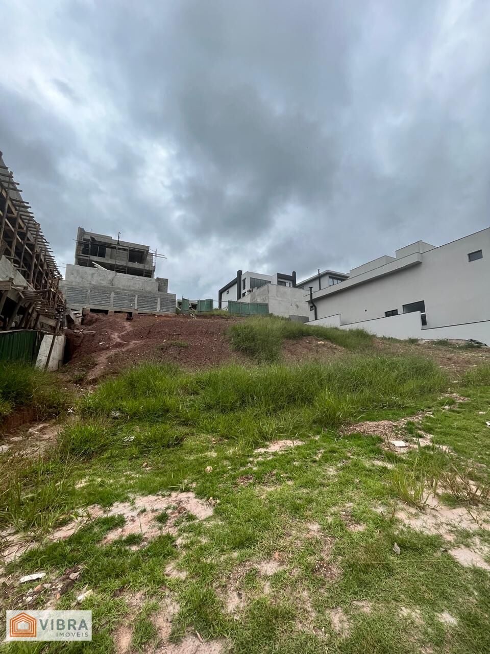 Terreno à venda no bairro Colinas da Anhangüera em Santana de Parnaíba/SP