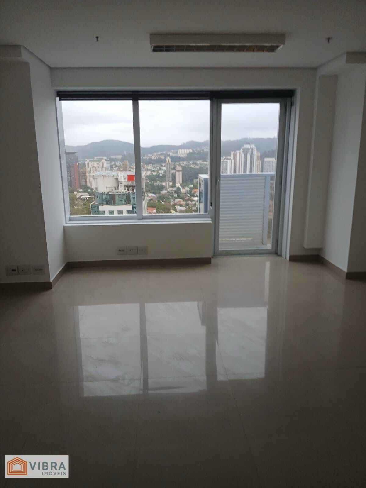 Sala comercial à venda no bairro Alphaville em Barueri/SP