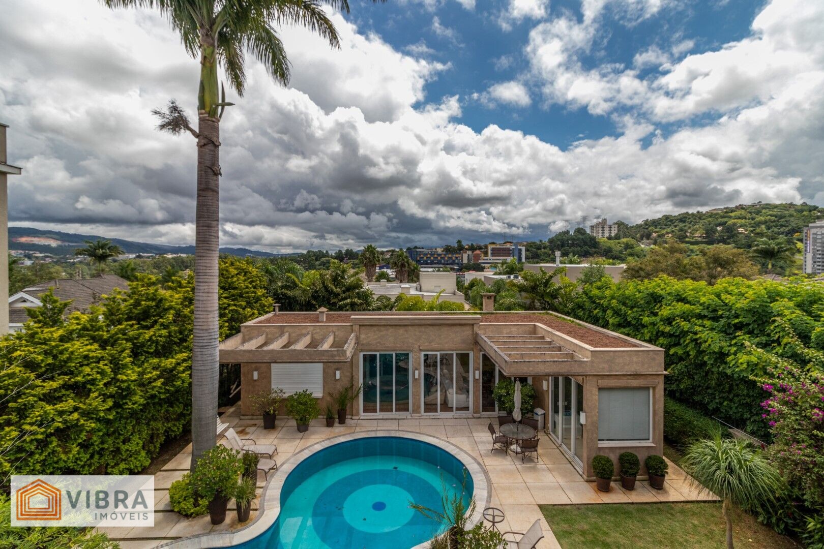 Casa Alto Padrão à Venda no Residencial Tamboré 3