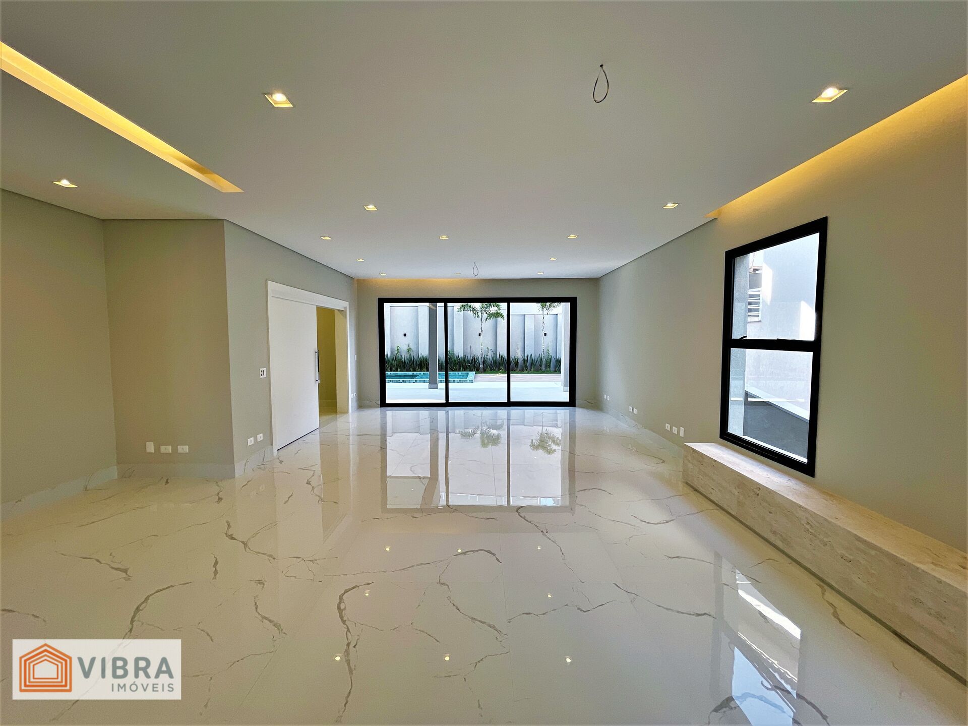 Foto 5 de Casa Alto Padrão à Venda no Residencial Tamboré 11