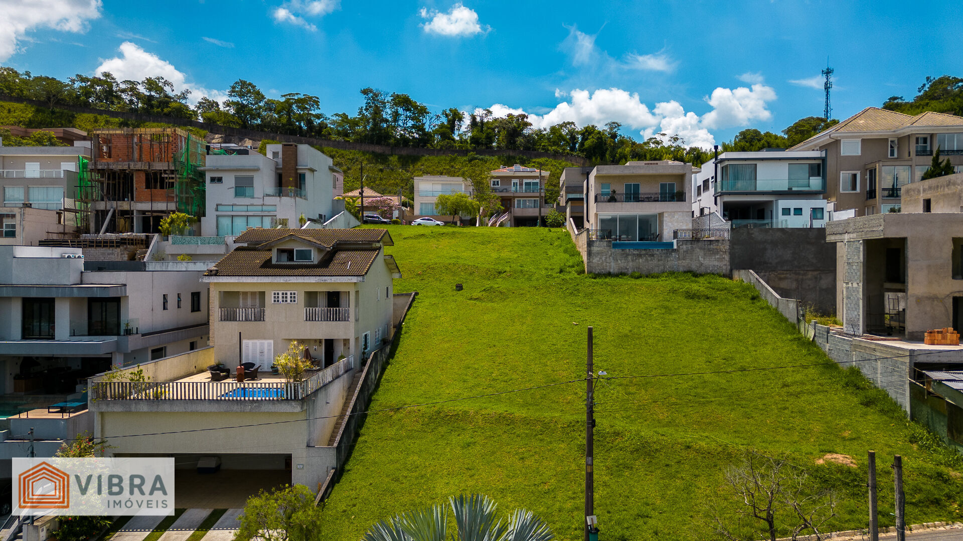 Terreno à venda no bairro Alphaville em Santana de Parnaíba/SP