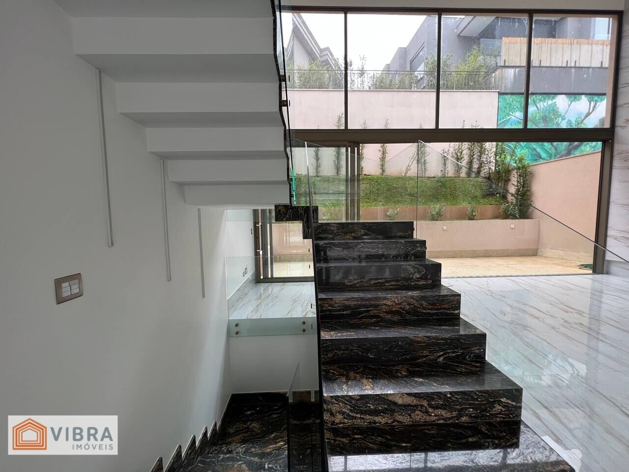 Foto 5 de Casa Alto Padrão à Venda no Residencial Tamboré 11