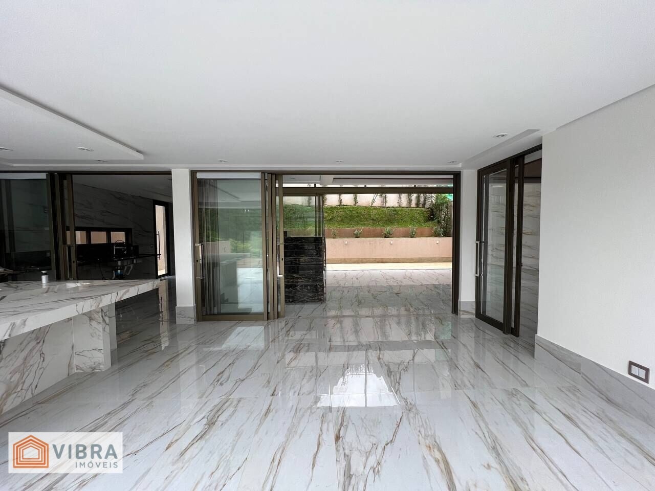 Foto 3 de Casa Alto Padrão à Venda no Residencial Tamboré 11