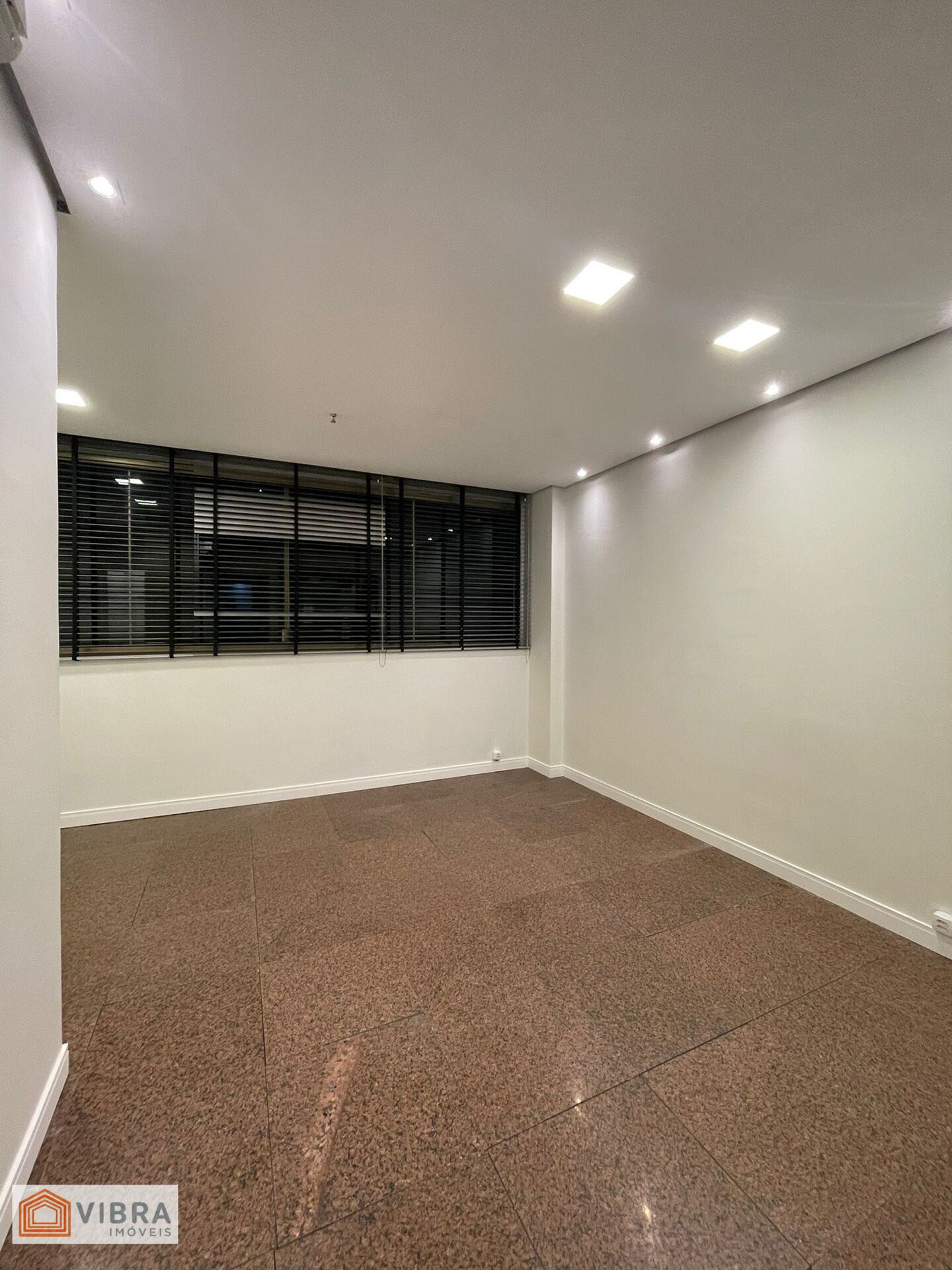 Foto 5 de Sala comercial para alugar no bairro Dezoito do Forte Empresarial/Alphaville. em Barueri/SP
