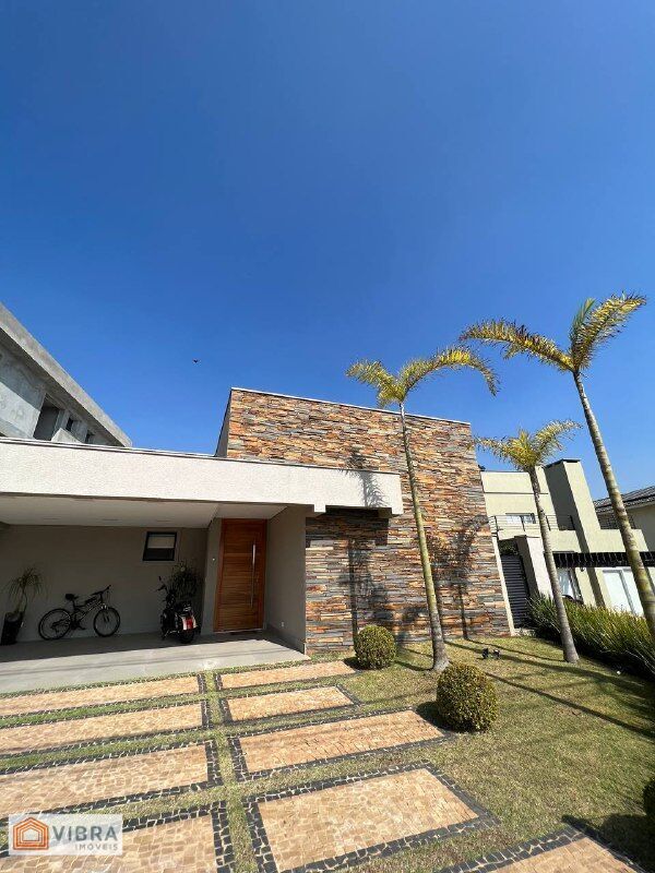 Casa Alto Padrão à Venda no Residencial Campos do Conde