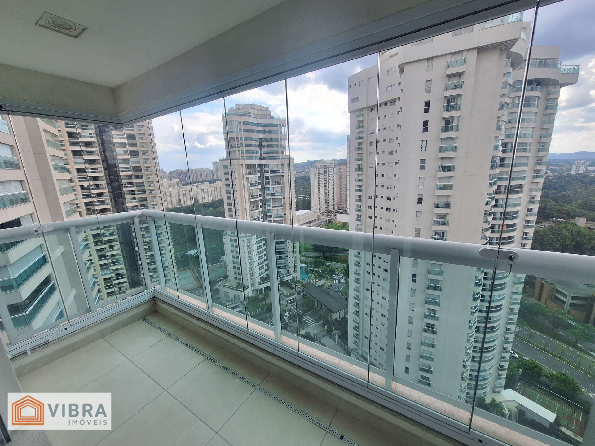Apartamento para alugar no bairro Alphaville em Barueri/SP