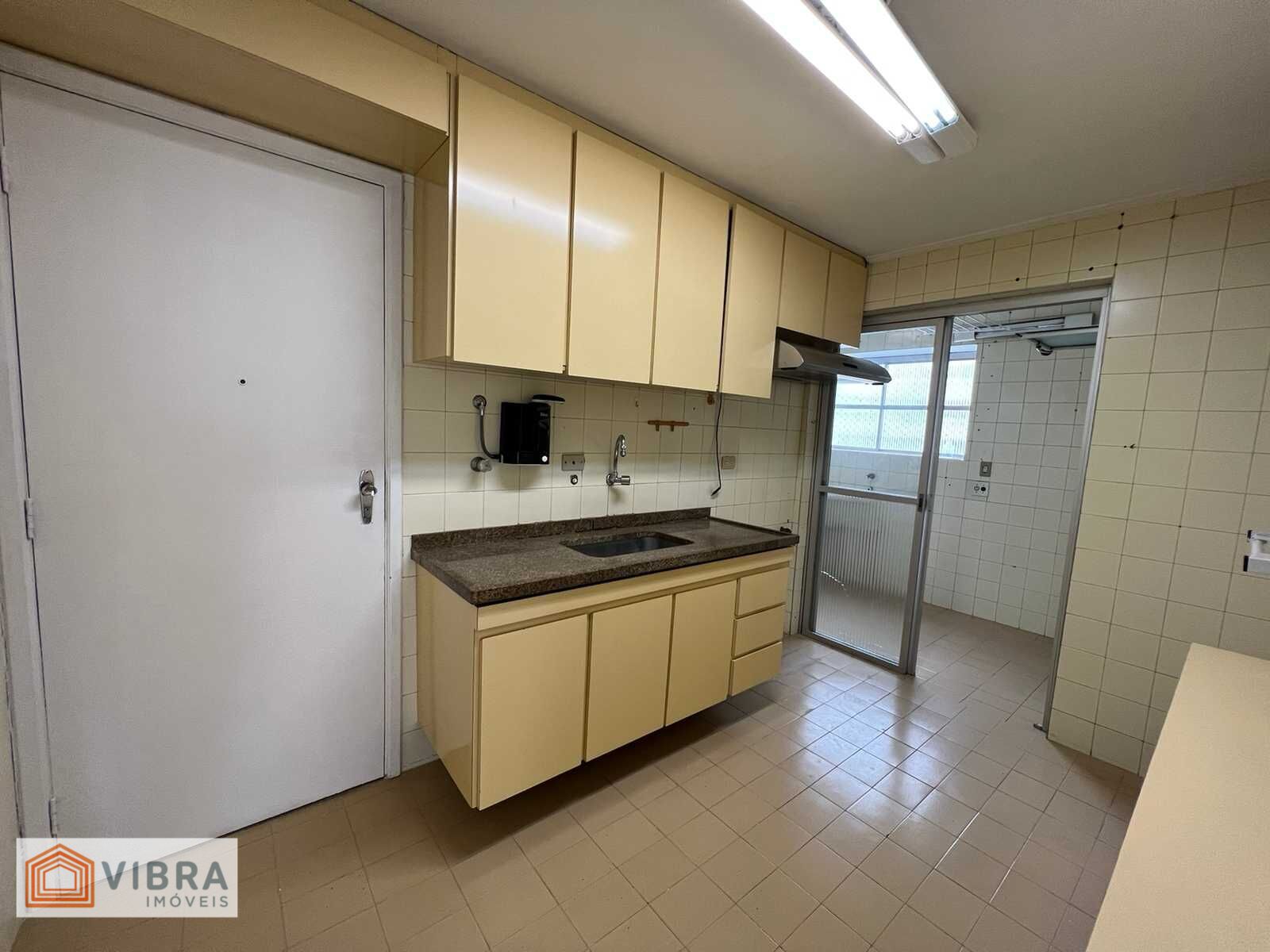 Foto 3 de Apartamento à venda no Condomínio Carpeaux - Centro